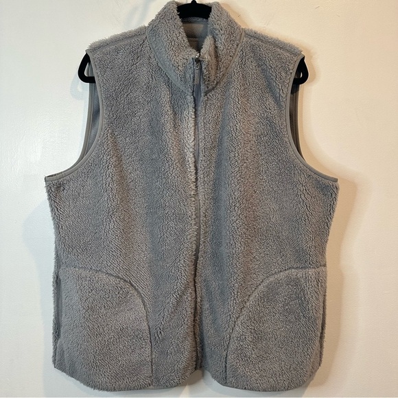 GRAY REVERSABLE VEST FAUX FUR COLLAR & HEMLINE/ FAUX FUR ON REVERSE SIDE SIZE XL - Picture 3 of 10